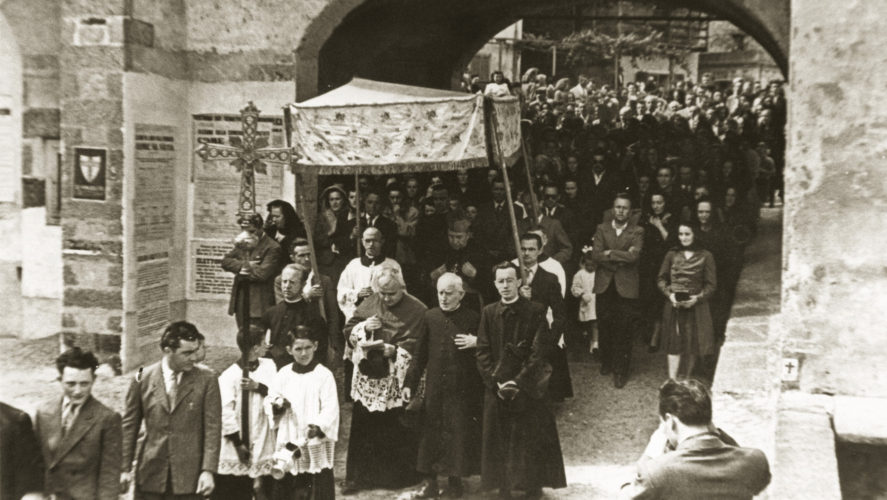 Cossogno_processione3