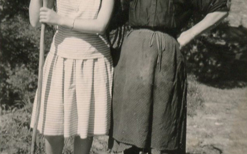 Intragna_Nonna-e-nipote